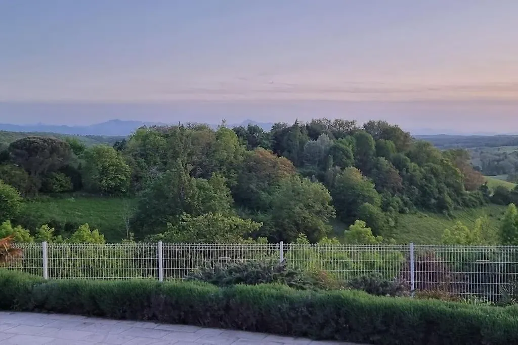 Maison Avec Grange & Piscine Vue Sur Les Pyrenees Puymaurin 0*,